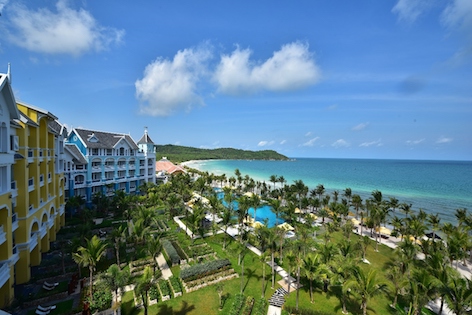 InterContinental[-]Danang[-]Sun[-]Peninsula[-]Resort[-]l&agrave;m[-]n&ecirc;n[-]điều[-]chưa[-]từng[-]c&oacute;[-]trong[-]lịch[-]sử[-]World[-]Travel[-]Awards